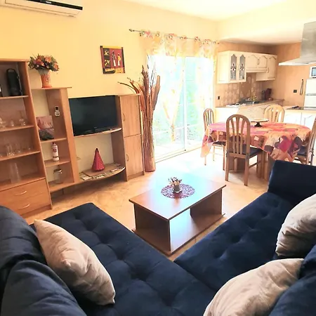 Saint Julien Apartment *